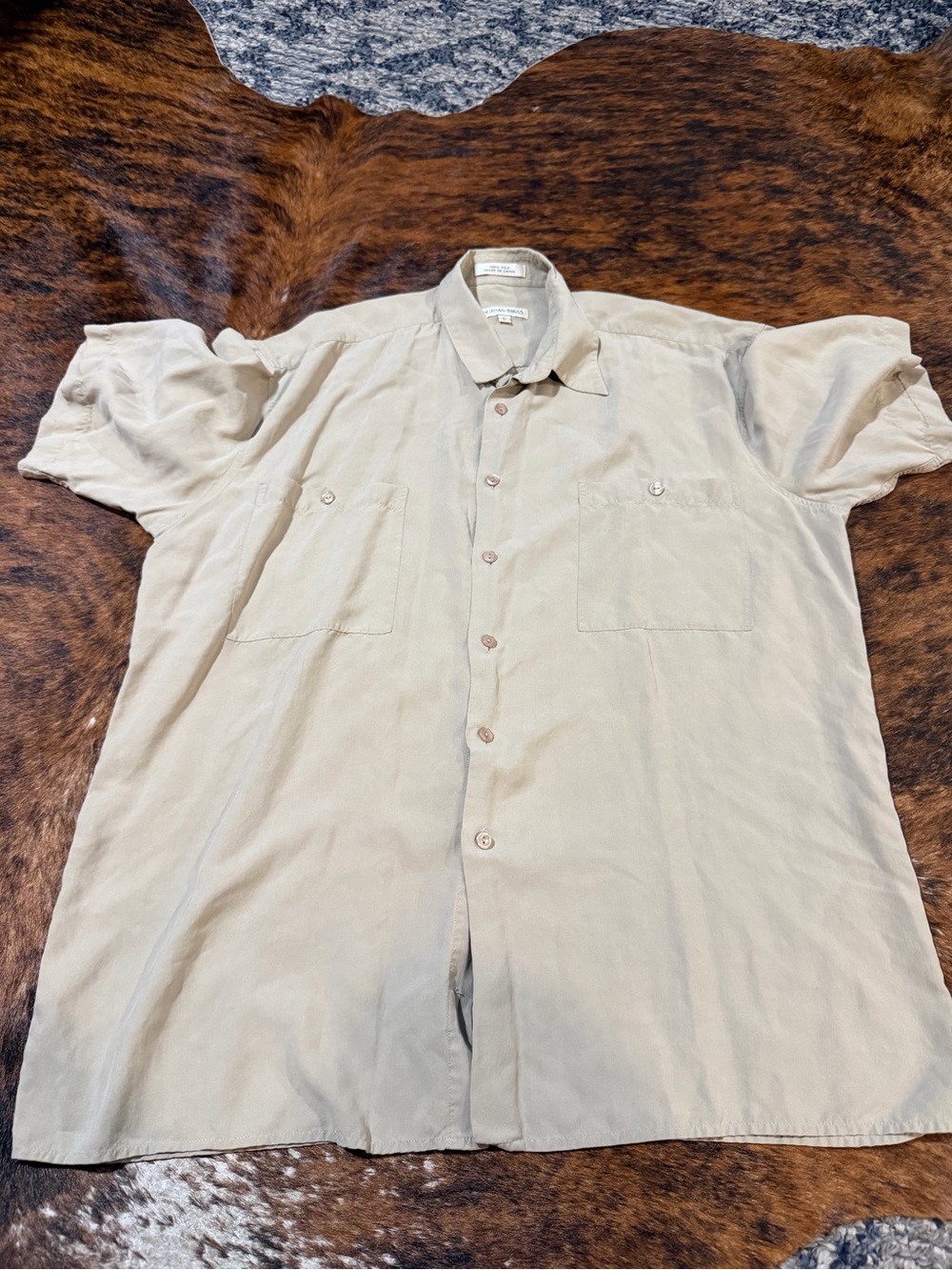 Vintage Burma Bibas Men's Beige 100 % Silk Button-Up Shirt Short Sleeve Size L